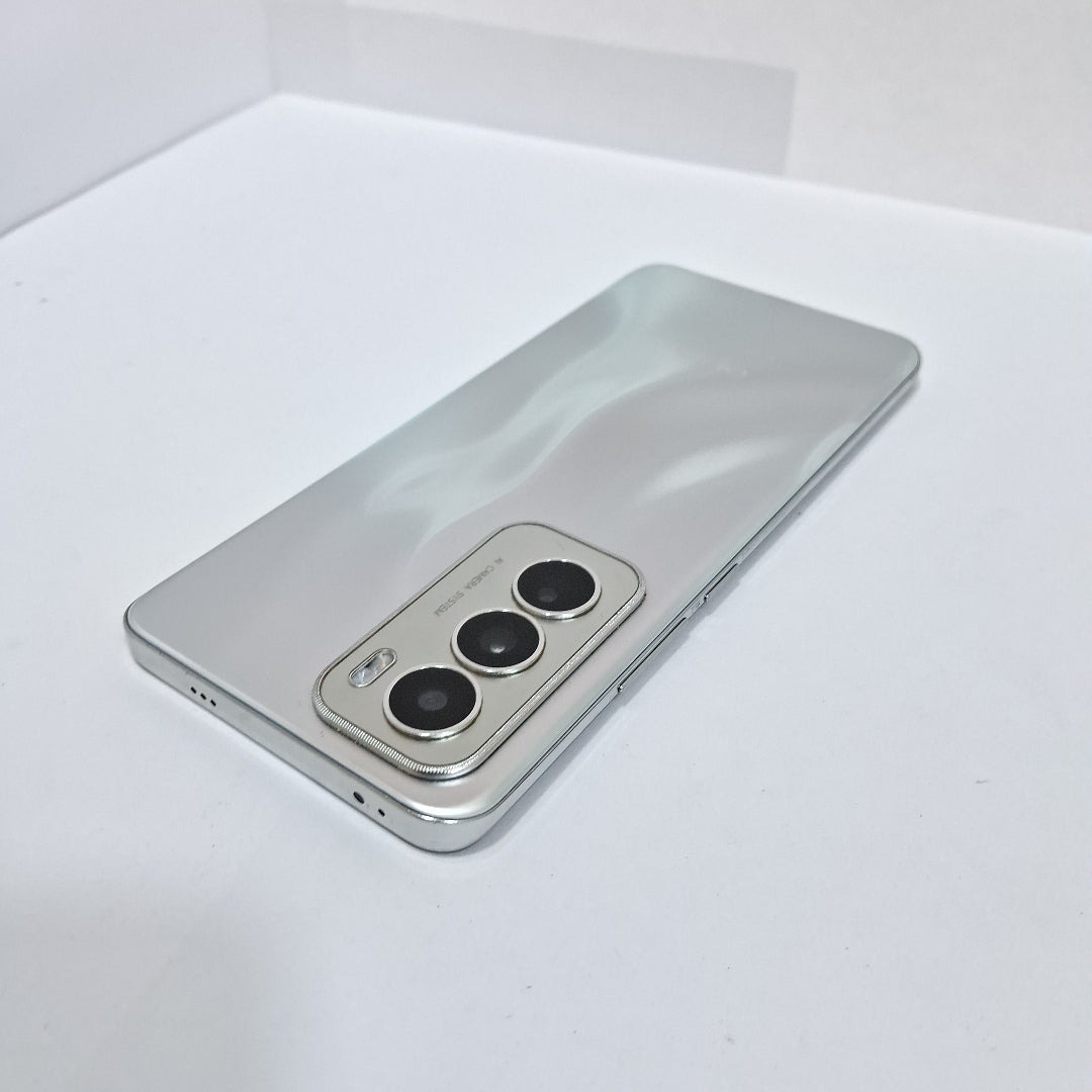 CELULAR OPPO   RENO12 5G CPH2625 (2024) 512 GB 12 GB RAM (SEMINUEVO)