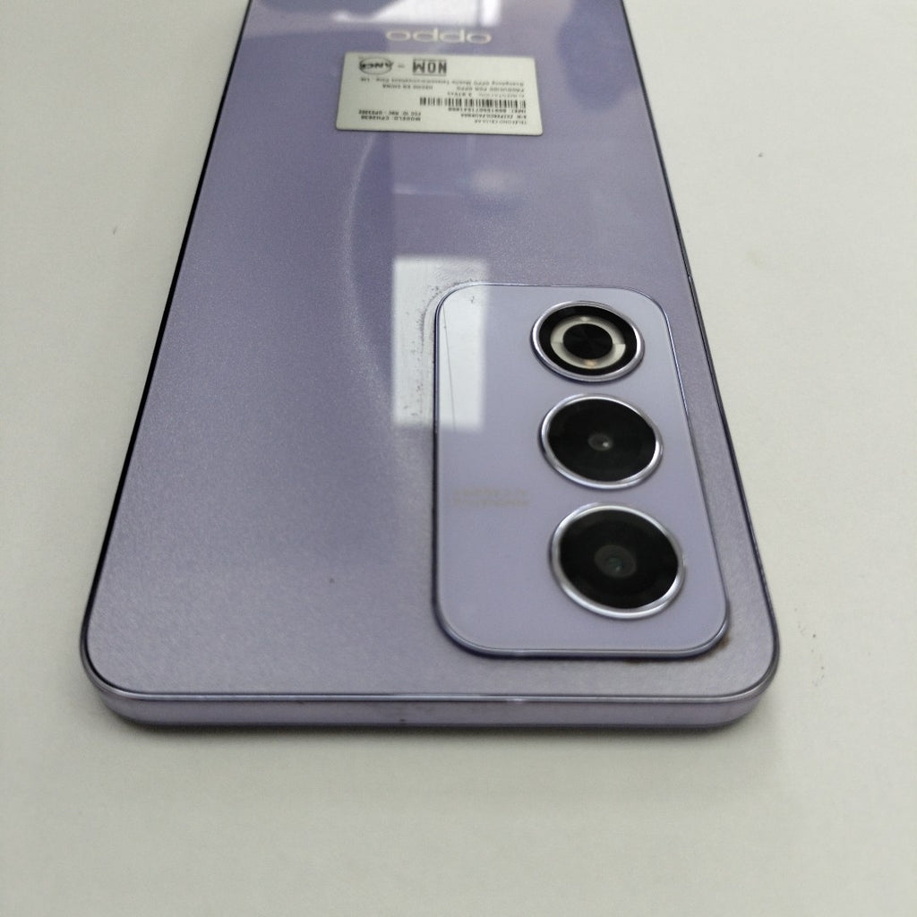 CELULAR OPPO  A80 5G CPH2639 (2024) 256 GB 8 GB RAM (SEMINUEVO)