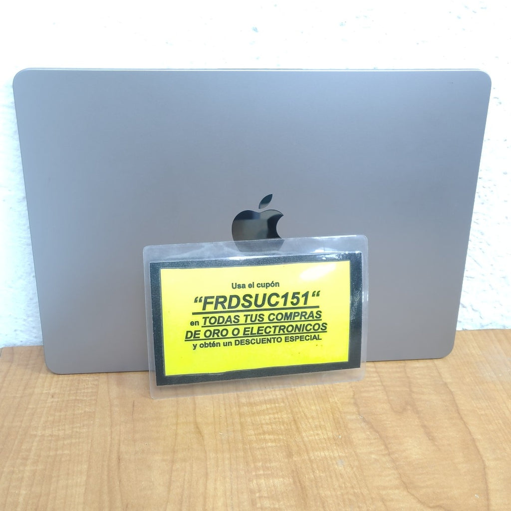 LAPTOP APPLE MACBOOK AIR 13" 2022 3.49 A2681 (8 CPU/8 GPU) 256 GB SSD 8 GB RAM (SEMINUEVO)