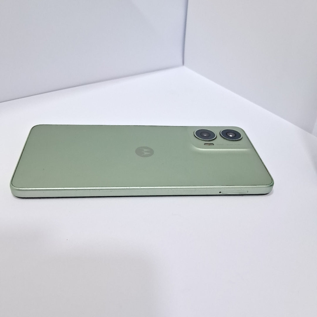 CELULAR MOTOROLA MOTO G24 XT2423-1 (2024) 128 GB 4 GB RAM (SEMINUEVO)