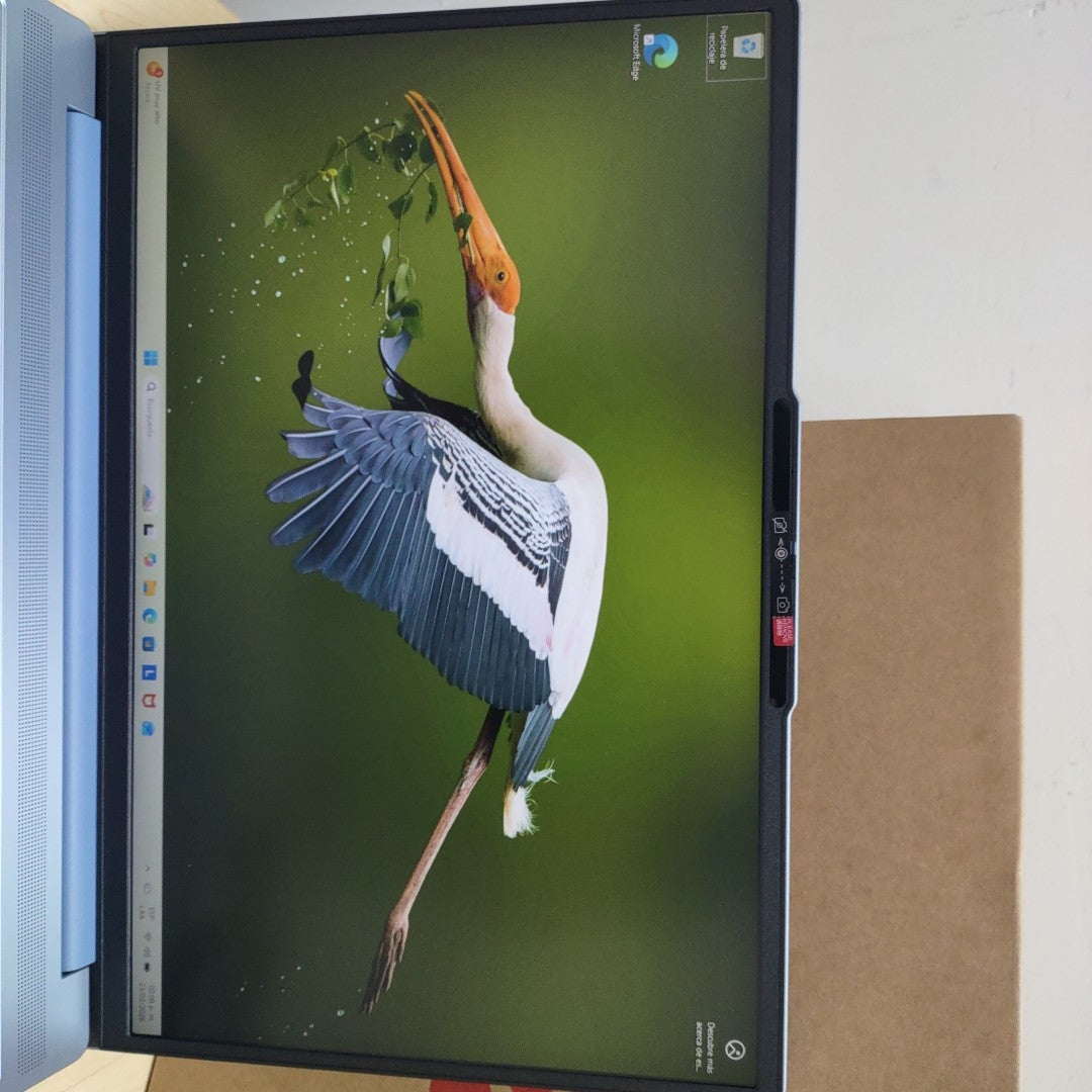 LAPTOP LENOVO IDEAPAD SLIM 3 15IRH10 (2025) 512 GB SSD 16 GB RAM (SEMINUEVO)