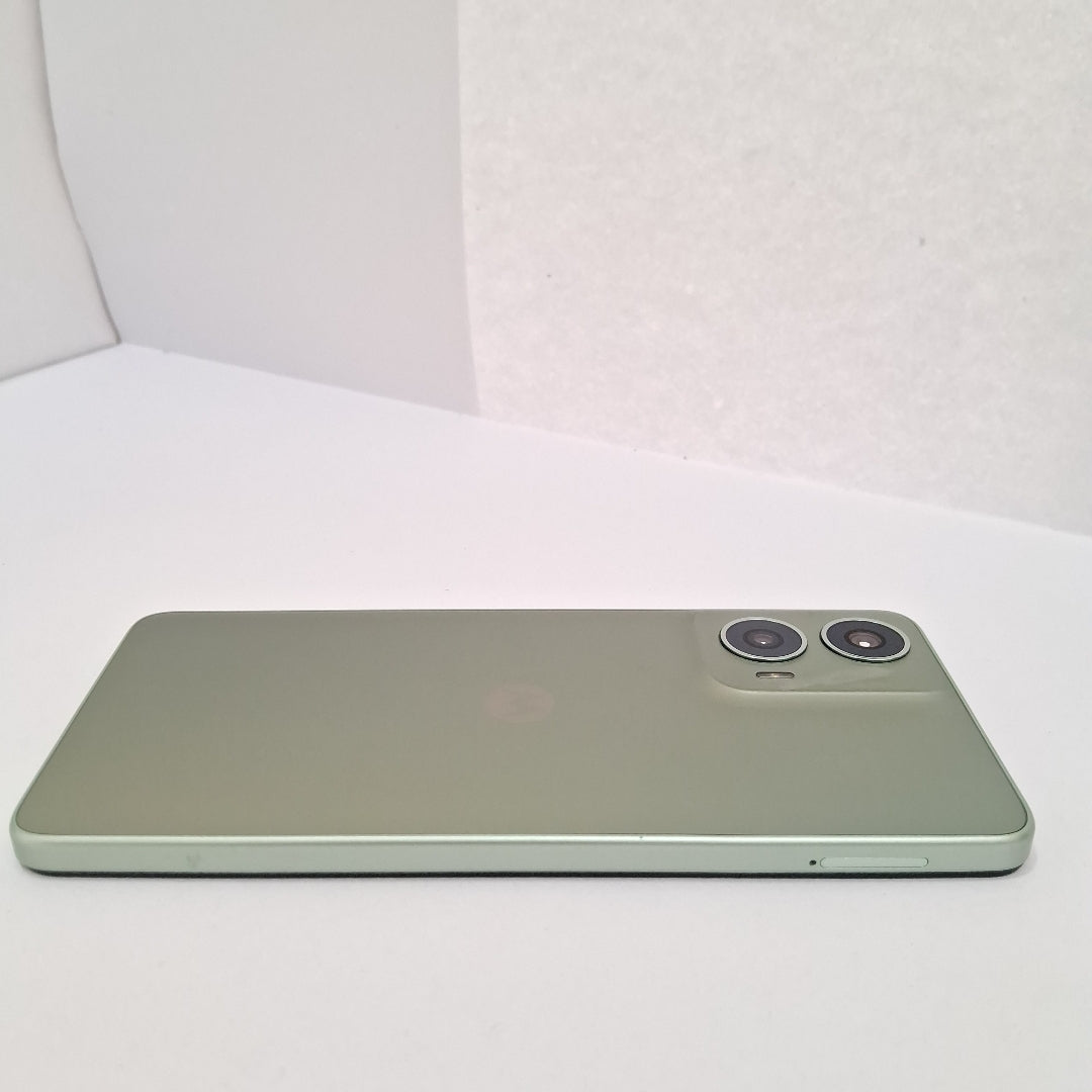 CELULAR MOTOROLA MOTO G24 XT2423-1 (2024) 128 GB 4 GB RAM (SEMINUEVO)