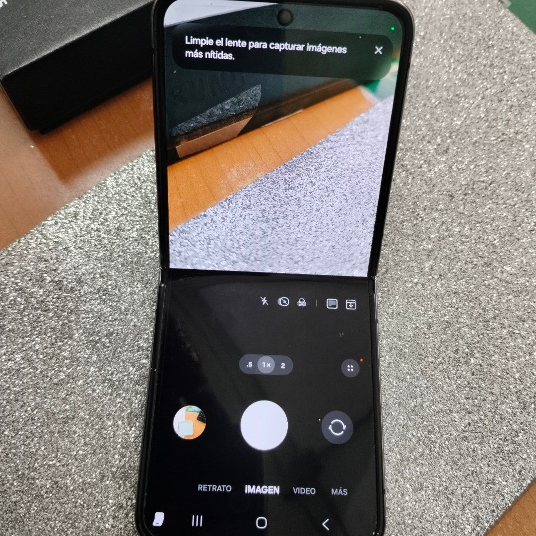 CELULAR SAMSUNG GALAXY Z FLIP 5 SM-F731B (2023) 256 GB 8 GB RAM (SEMINUEVO)