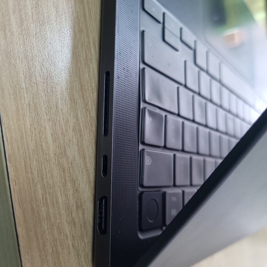 LAPTOP APPLE MACBOOK PRO 14" 2024 4.4 A3112 (10 CPU/10 GPU) 512 GB SSD 16 GB RAM (SEMINUEVO)