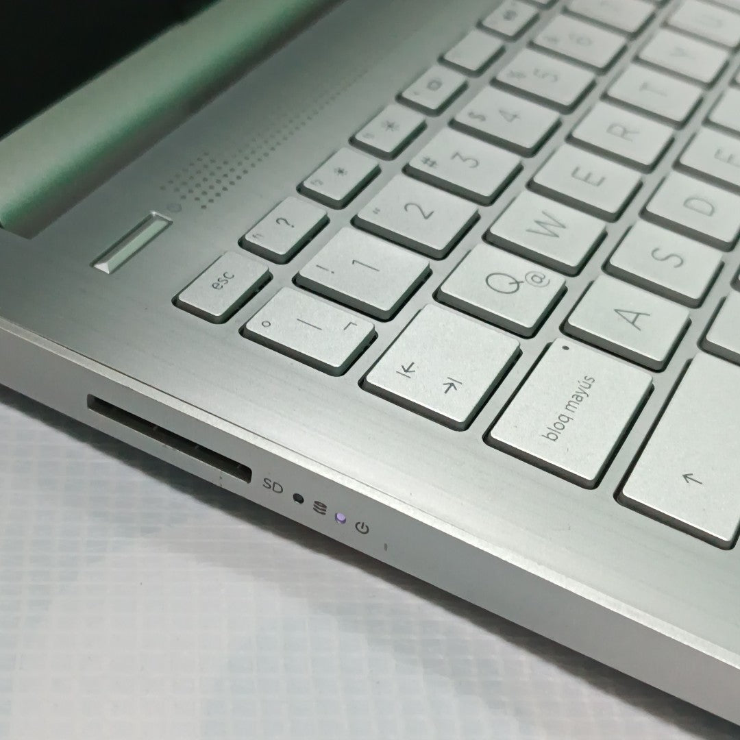LAPTOP HP 14-DQ0527LA (2023) 256 GB SSD 8 GB RAM (SEMINUEVO)