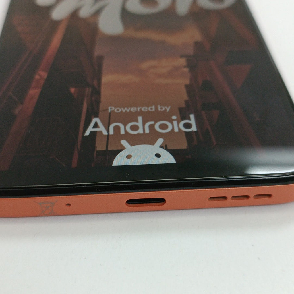 CELULAR MOTOROLA MOTO G06 XT2535-2 (2025) 64 GB 4 GB RAM (SEMINUEVO)