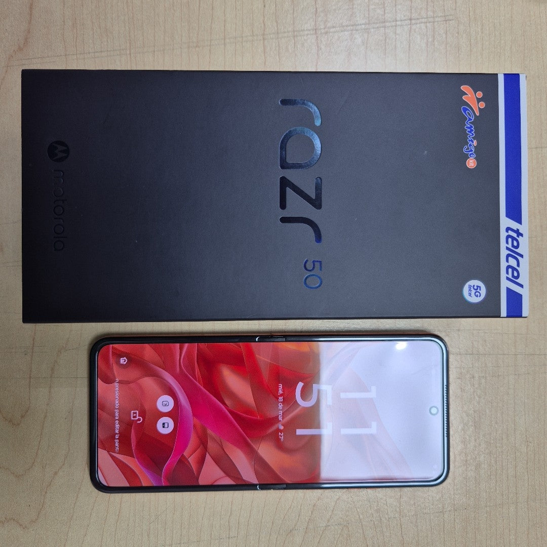 CELULAR MOTOROLA RAZR 50 5G XT2453-1 512 GB 12 GB RAM (SEMINUEVO)