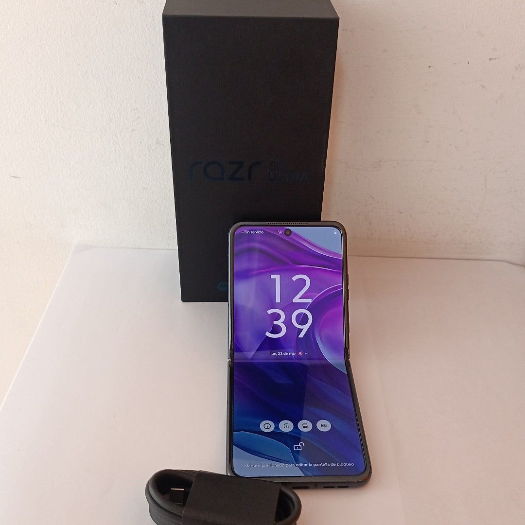 CELULAR MOTOROLA RAZR 50 ULTRA XT2451-3 (2024) 512 GB 12 GB RAM (SEMINUEVO)