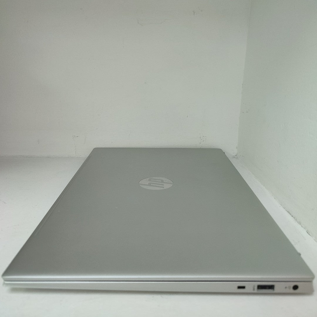 LAPTOP HP PAVILION 15-EH3002LA (2024) 512 GB SSD 16 GB RAM (SEMINUEVO)