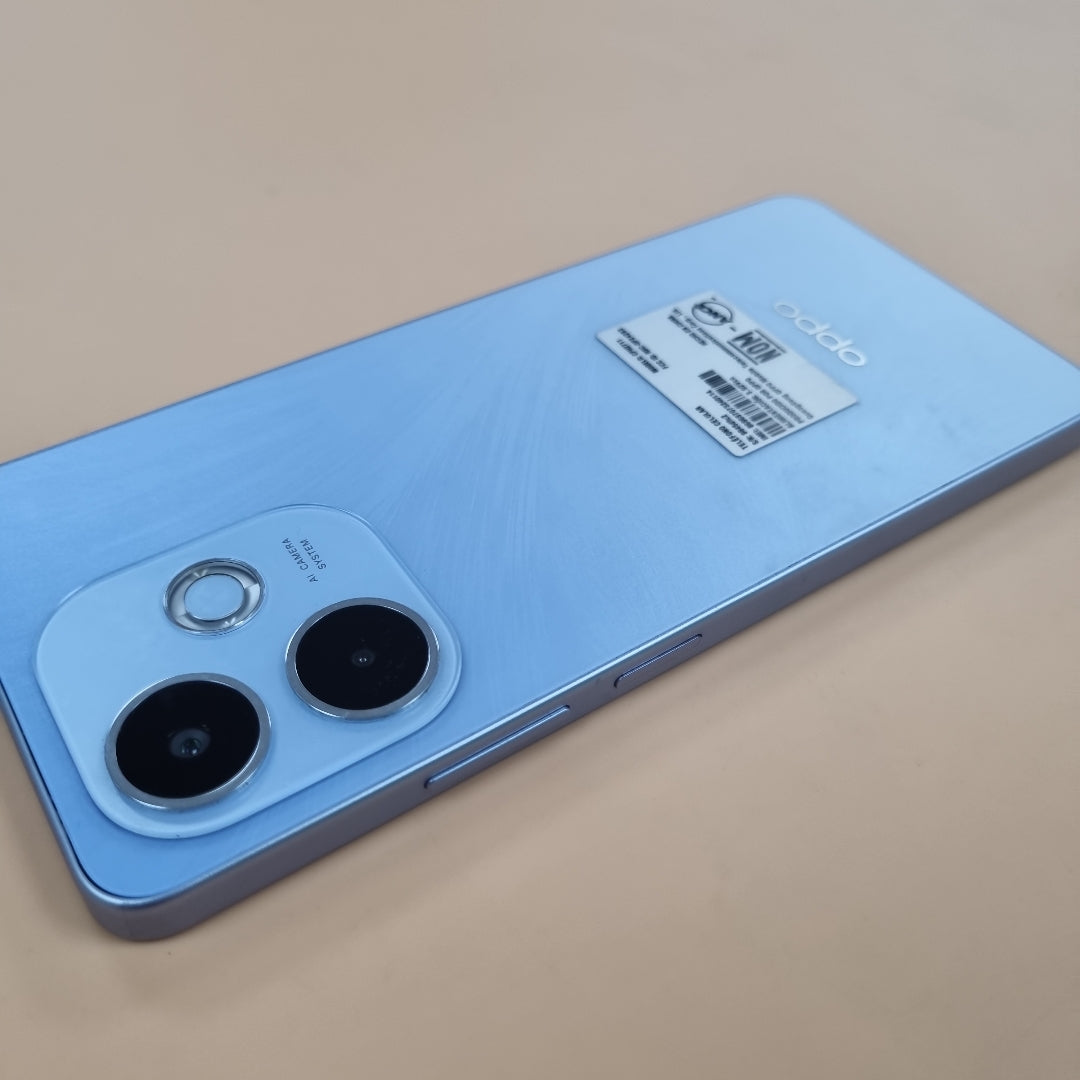 CELULAR OPPO  A5 PRO CPH2711 (2025) 256 GB 8 GB RAM (SEMINUEVO)