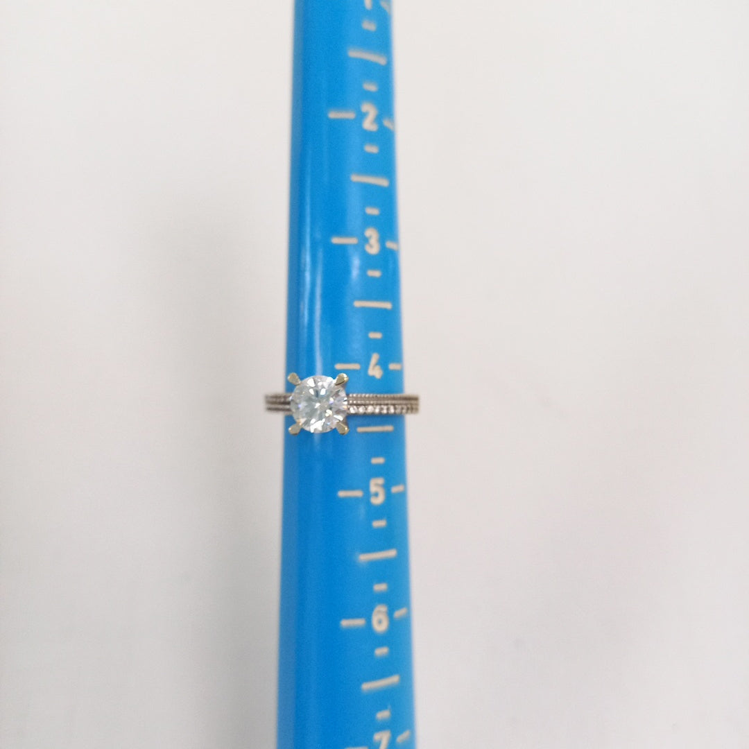 SOLITARIO ORO BLANCO 14 K 3.4 GRMS (SEMINUEVO)