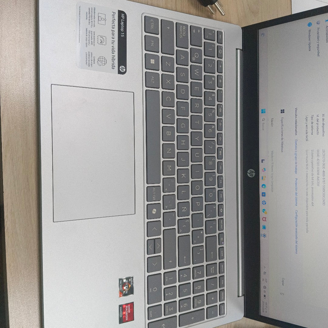 LAPTOP HP 15-FC0276LA (2025) 1 TB SSD 16 GB RAM (SEMINUEVO)