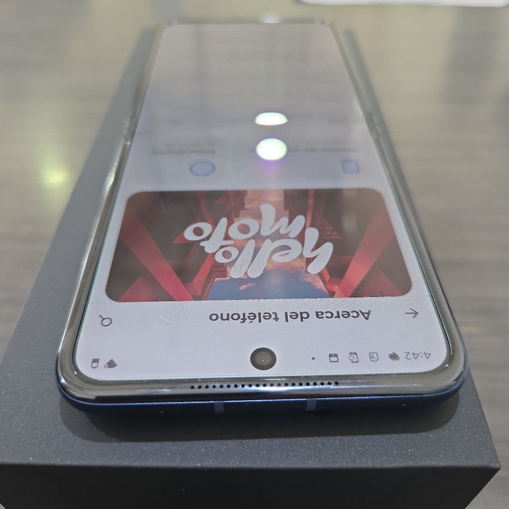 CELULAR MOTOROLA RAZR 60 XT2553-1 (2025) 512 GB 12 GB RAM (SEMINUEVO)