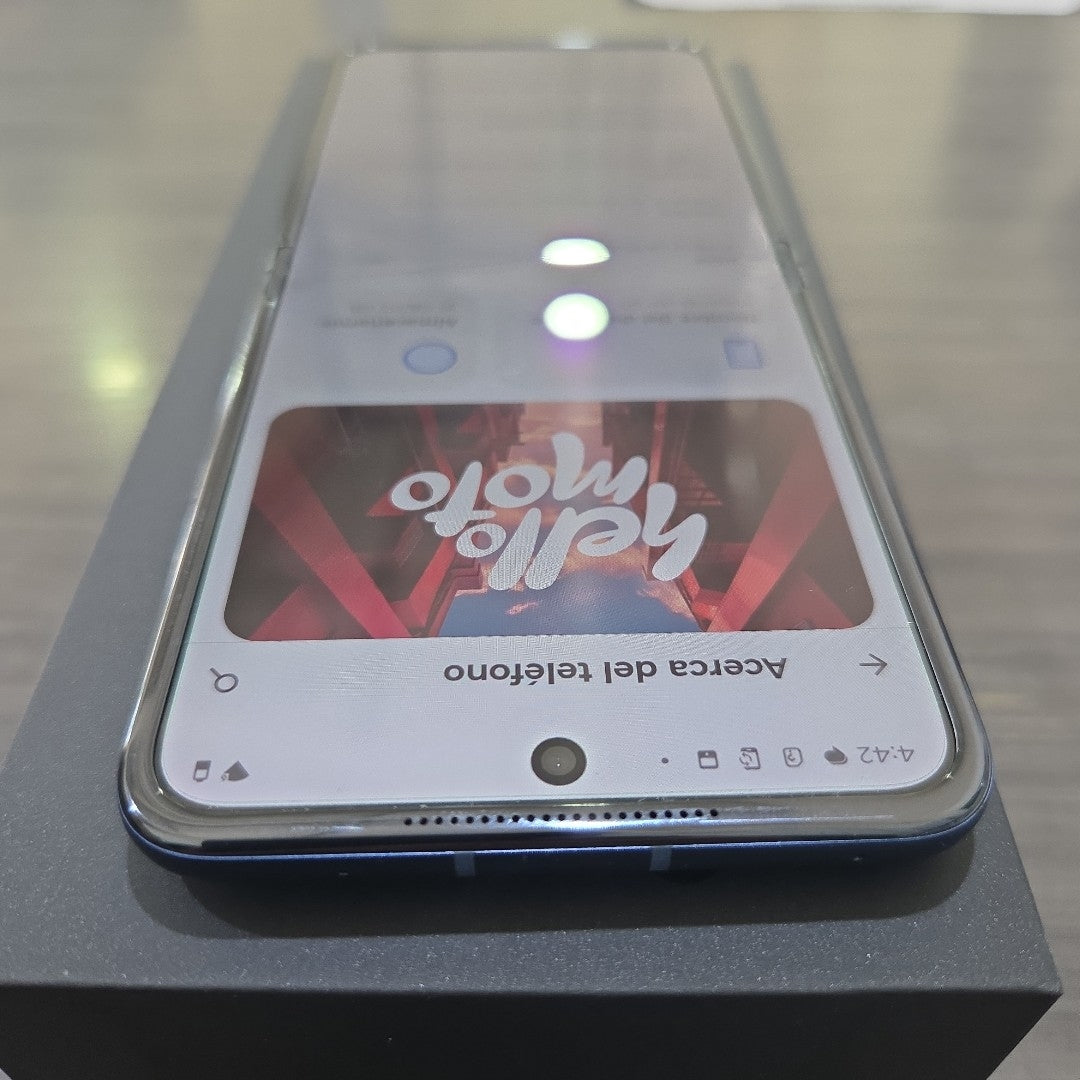 CELULAR MOTOROLA RAZR 60 XT2553-1 (2025) 512 GB 12 GB RAM (SEMINUEVO)