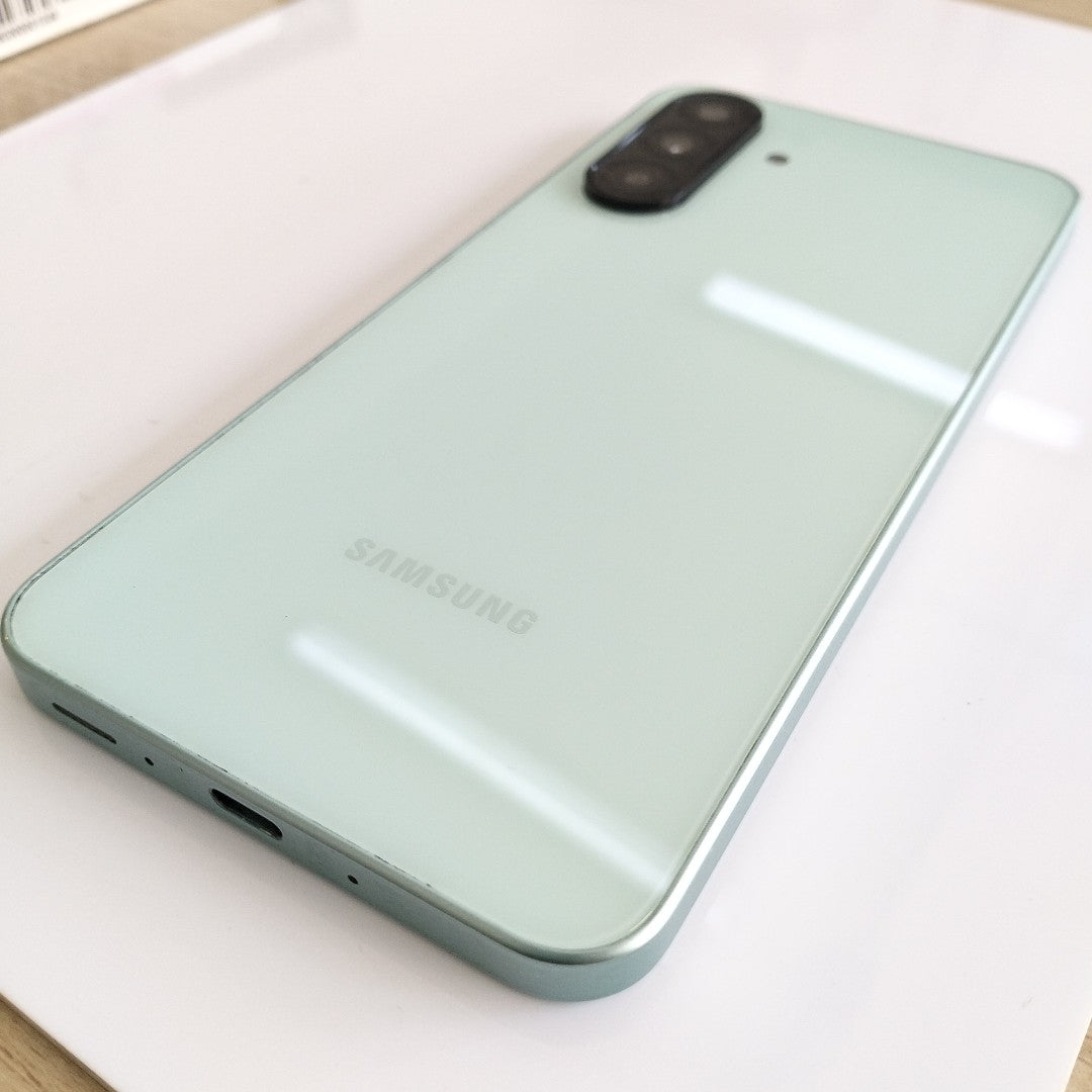 CELULAR SAMSUNG GALAXY A26 5G SM-A266M (2025) 128 GB 6 GB RAM (SEMINUEVO)