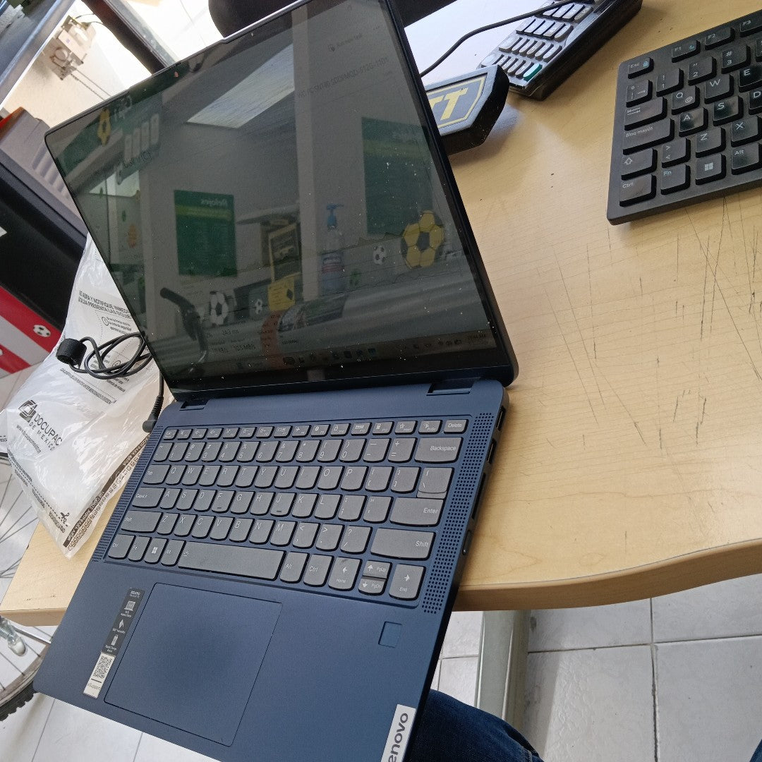 LAPTOP LENOVO IDEAPAD FLEX 5 14ABR8 (2023) 512 GB SSD 16 GB RAM (SEMINUEVO)