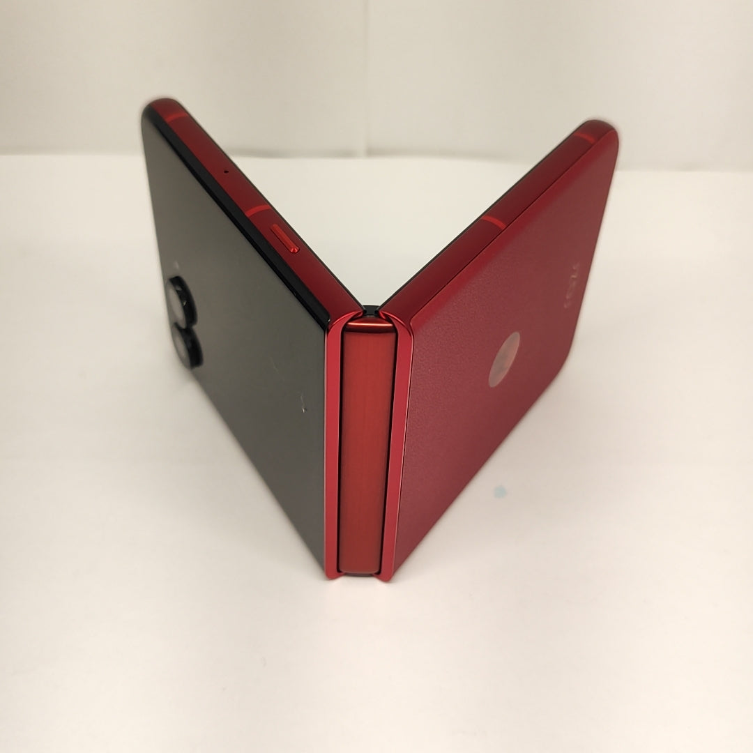 CELULAR MOTOROLA MOTO RAZR 60 ULTRA XT2551-6 (2025) 1 TB 16 GB RAM (SEMINUEVO)