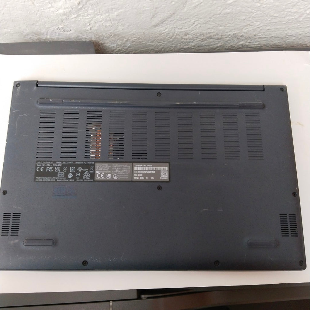 LAPTOP ASUS VIVOBOOK 14 X1404VA-NK1508W (2025) 512 GB SSD 8 GB RAM (SEMINUEVO)