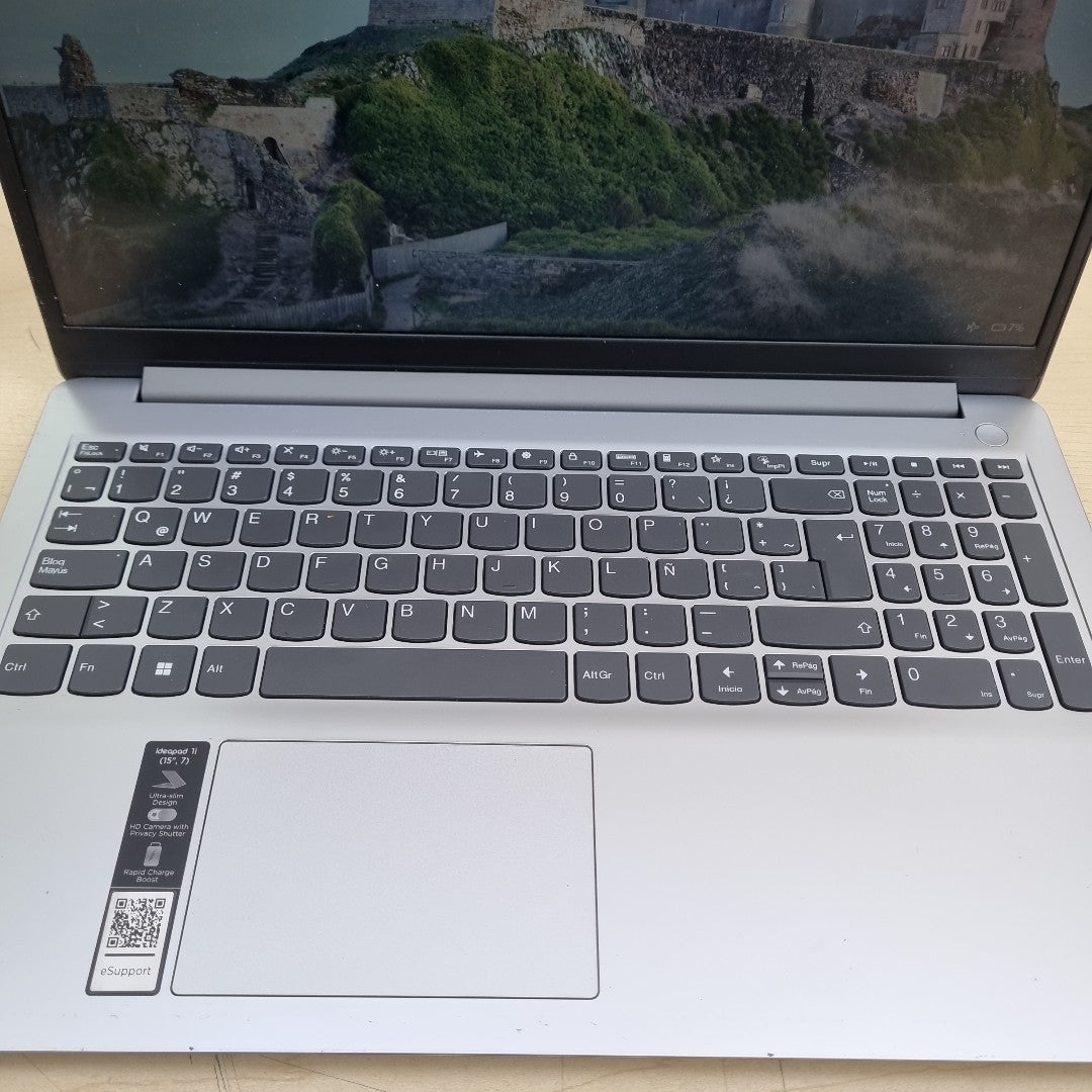 LAPTOP LENOVO IDEAPAD 1 15IGL7 (2024) 256 GB SSD 8 GB RAM (SEMINUEVO)