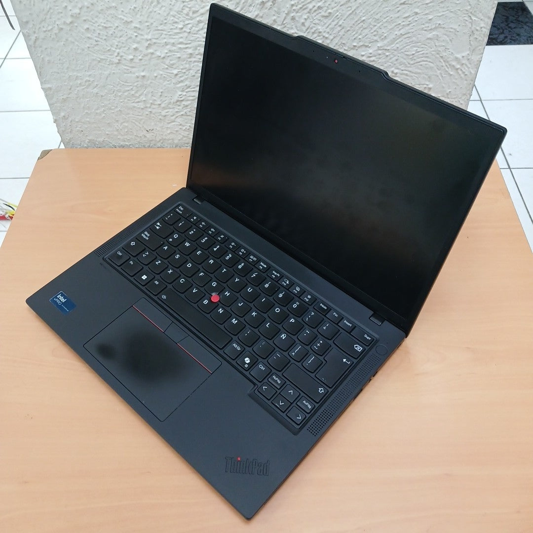 LAPTOP LENOVO THINKPAD T14 GEN 5 (2024) 1 TB SSD 32 GB RAM (SEMINUEVO)