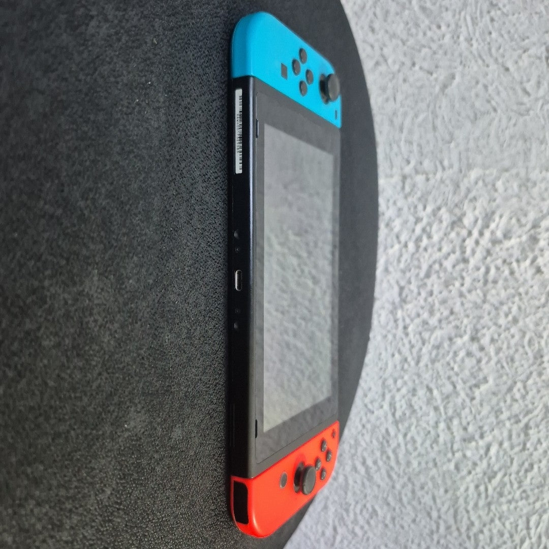 CONSOLA DE VIDEOJUEGO NINTENDO SWITCH 1.1 32 GB (SEMINUEVO)