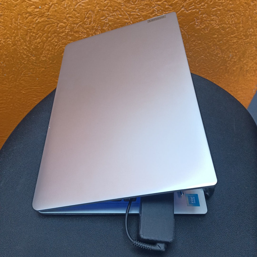 LAPTOP LENOVO IDEAPAD 1 15IGL7 (2024) 256 GB SSD 8 GB RAM (SEMINUEVO)