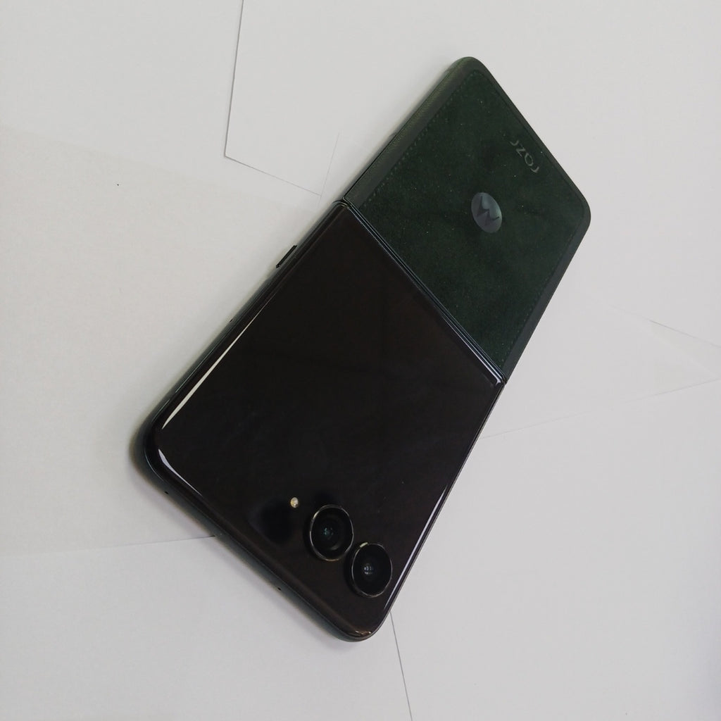 CELULAR MOTOROLA RAZR 60 ULTRA XT2551-6 (2025) 1 TB 16 GB RAM