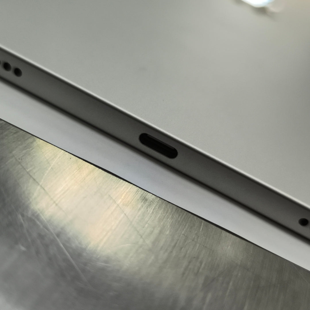 TABLETA APPLE IPAD A16 A3354 (2025) 128 GB 6 GB RAM (SEMINUEVO)