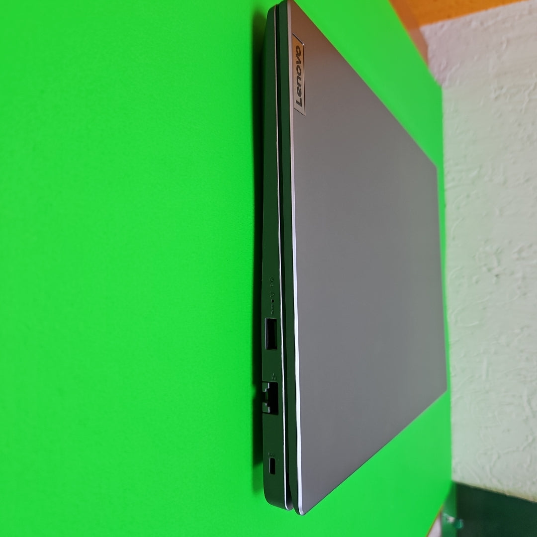 LAPTOP LENOVO V14 G4 AMN (2024) 512 GB SSD 16 GB RAM (SEMINUEVO)