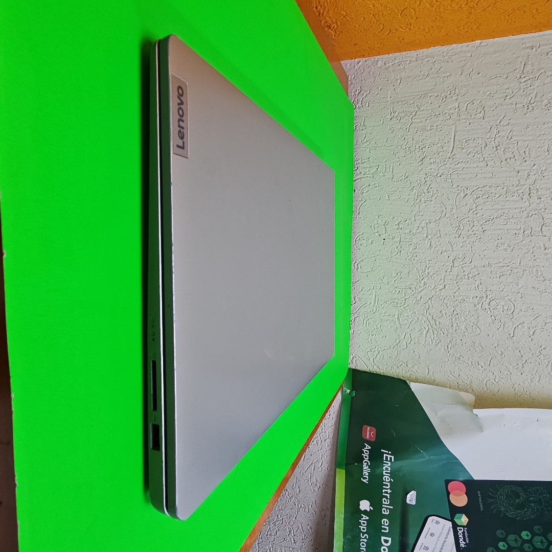 LAPTOP LENOVO IDEAPAD 1 15AMN7 (2024) 256 GB SSD 8 GB RAM (SEMINUEVO)