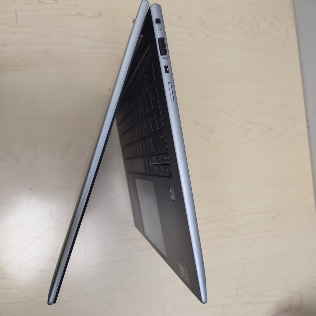 LAPTOP HP ZBOOK FIREFLY G11 (2025) 1 TB SSD 16 GB RAM (SEMINUEVO)