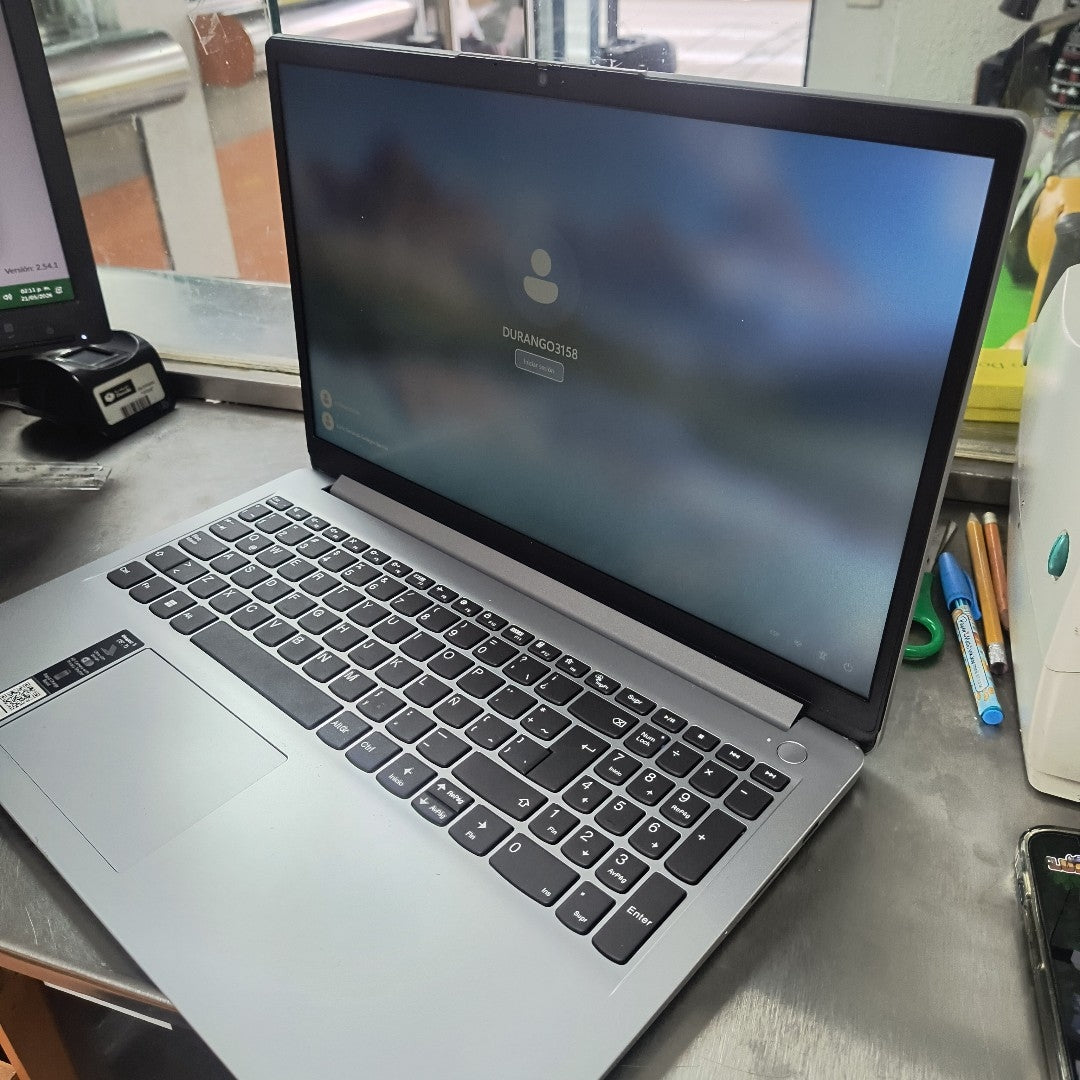 LAPTOP LENOVO IDEAPAD 1 15IGL7 (2024) 256 GB SSD 8 GB RAM (SEMINUEVO)