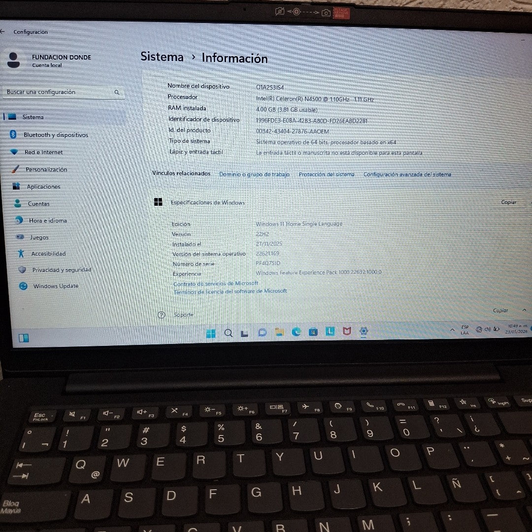 LAPTOP LENOVO V14 G2 IJL (2024) 128 GB SSD 4 GB RAM (SEMINUEVO)