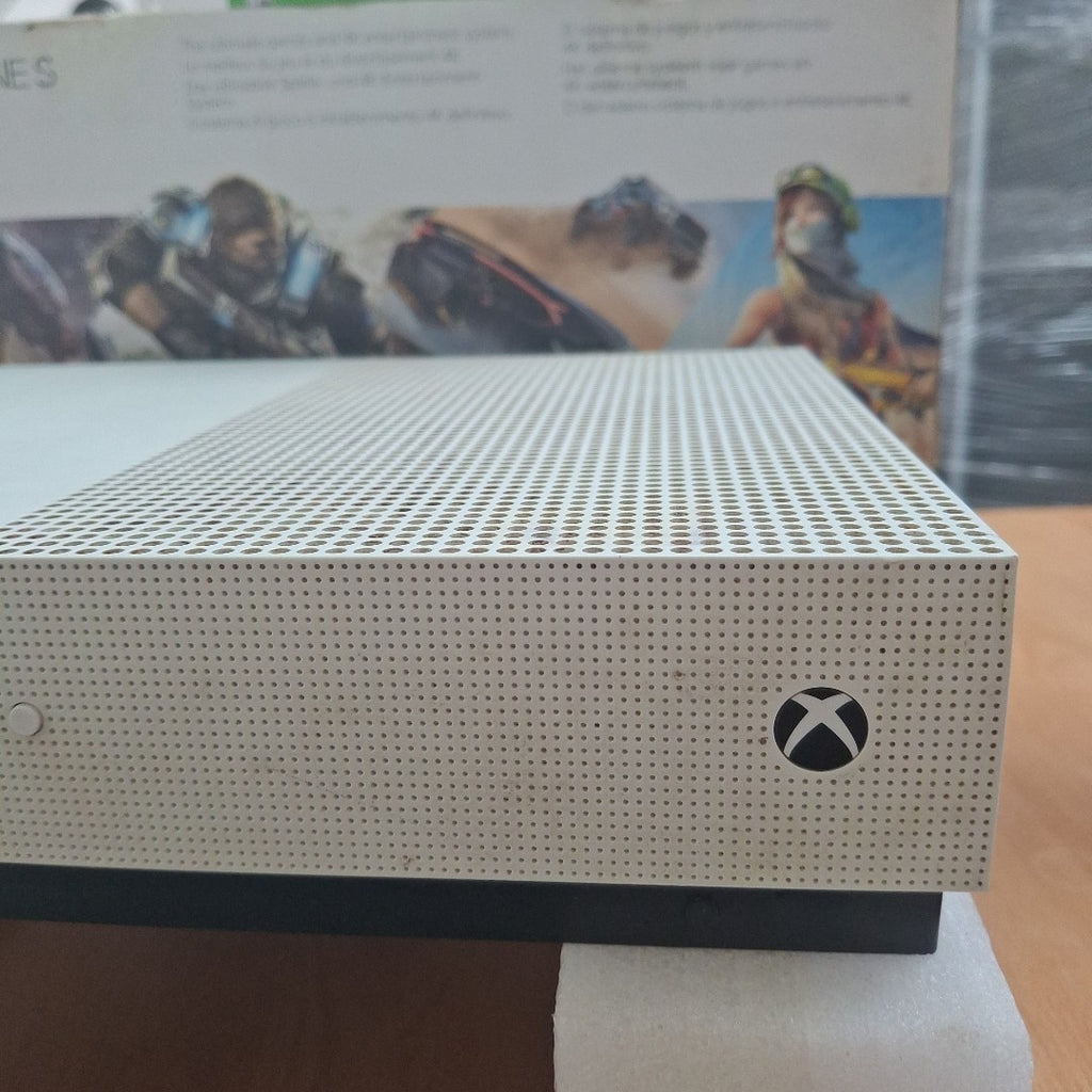 CONSOLA DE VIDEOJUEGO MICROSOFT XBOX ONE S 1 TB (SEMINUEVO)