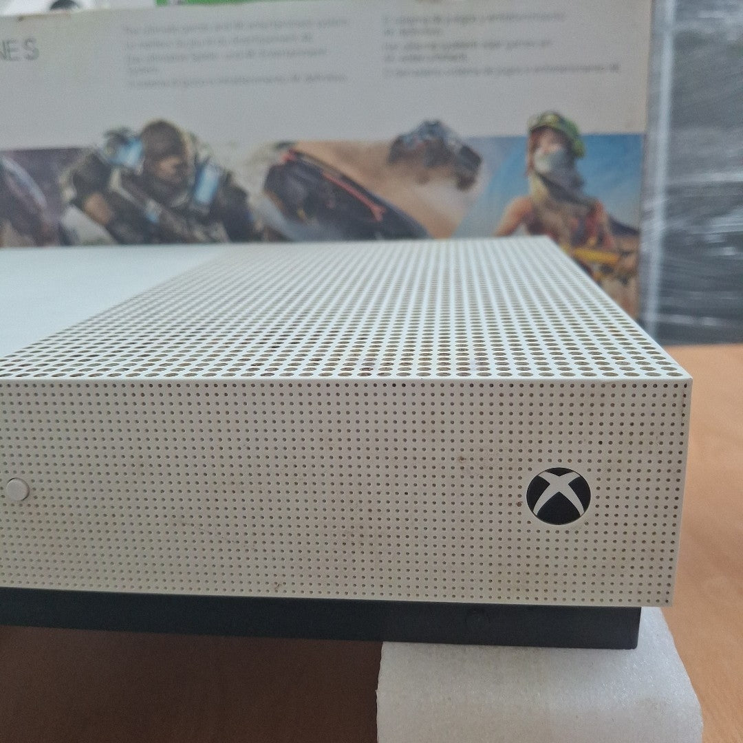 CONSOLA DE VIDEOJUEGO MICROSOFT XBOX ONE S 1 TB (SEMINUEVO)