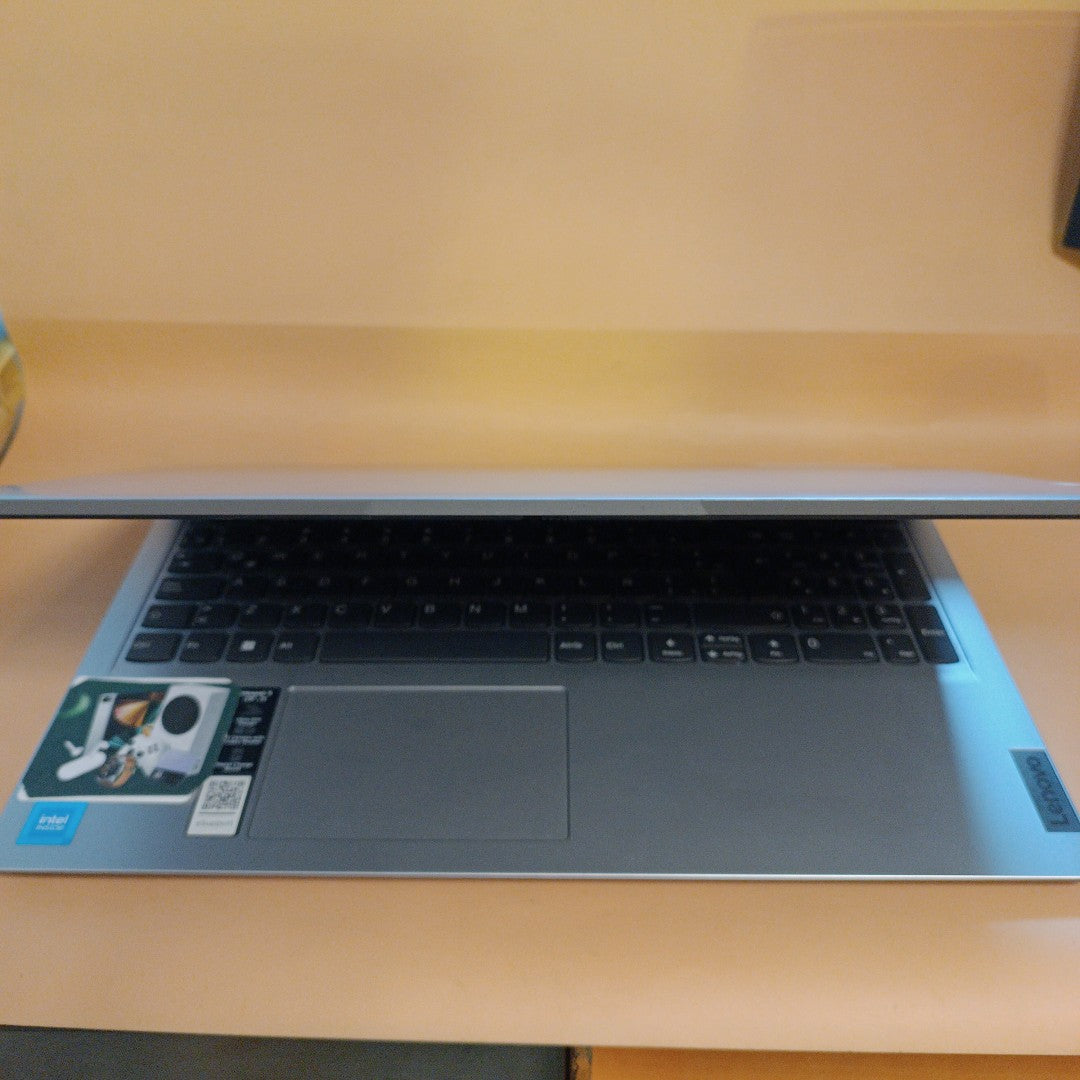 LAPTOP LENOVO IDEAPAD 1 15IGL7 (2024) 256 GB SSD 8 GB RAM (SEMINUEVO)