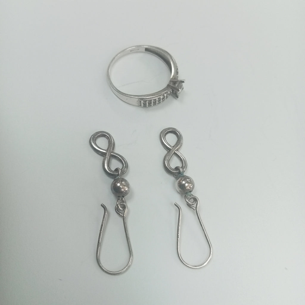 ANILLITO, ARETES PAR PLATA 3.7 GRMS (SEMINUEVO)