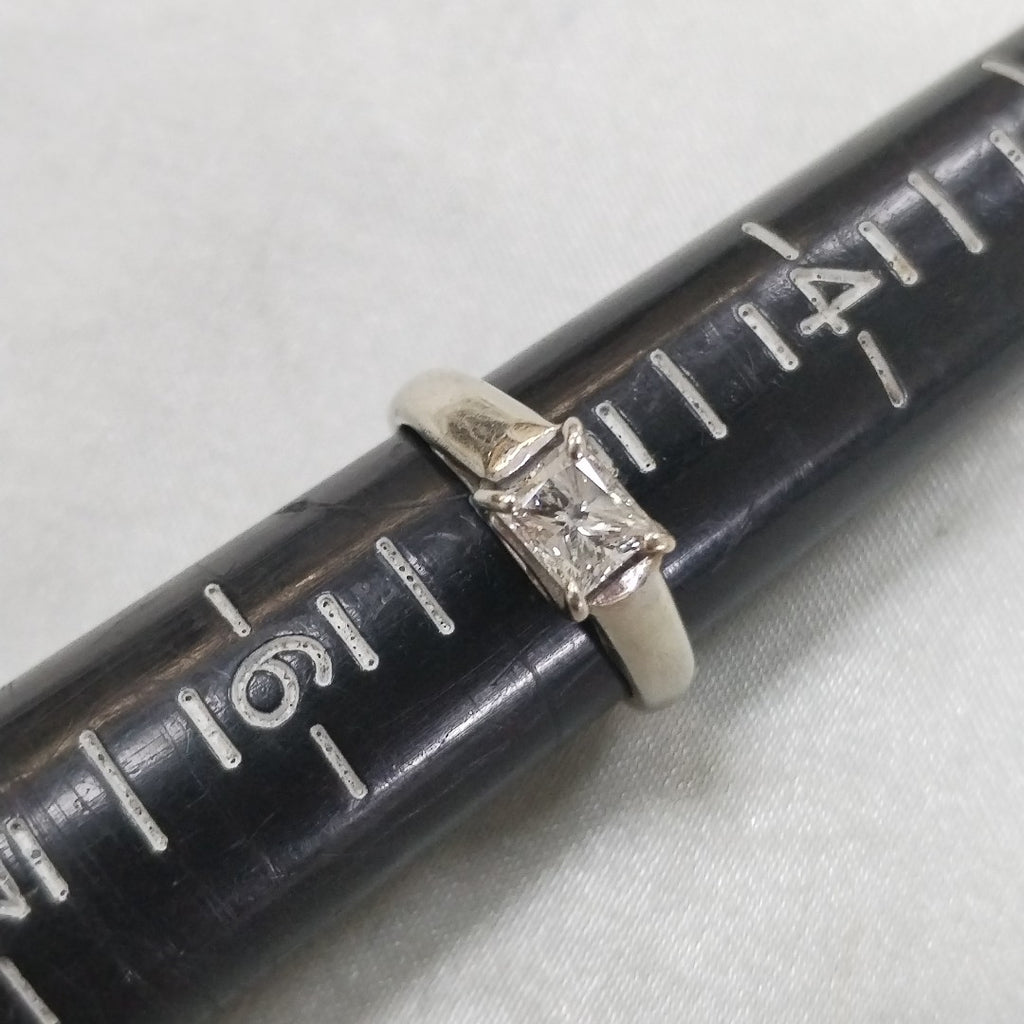 ANILLITO ORO BLANCO 14 K 3.4 GRMS (SEMINUEVO)