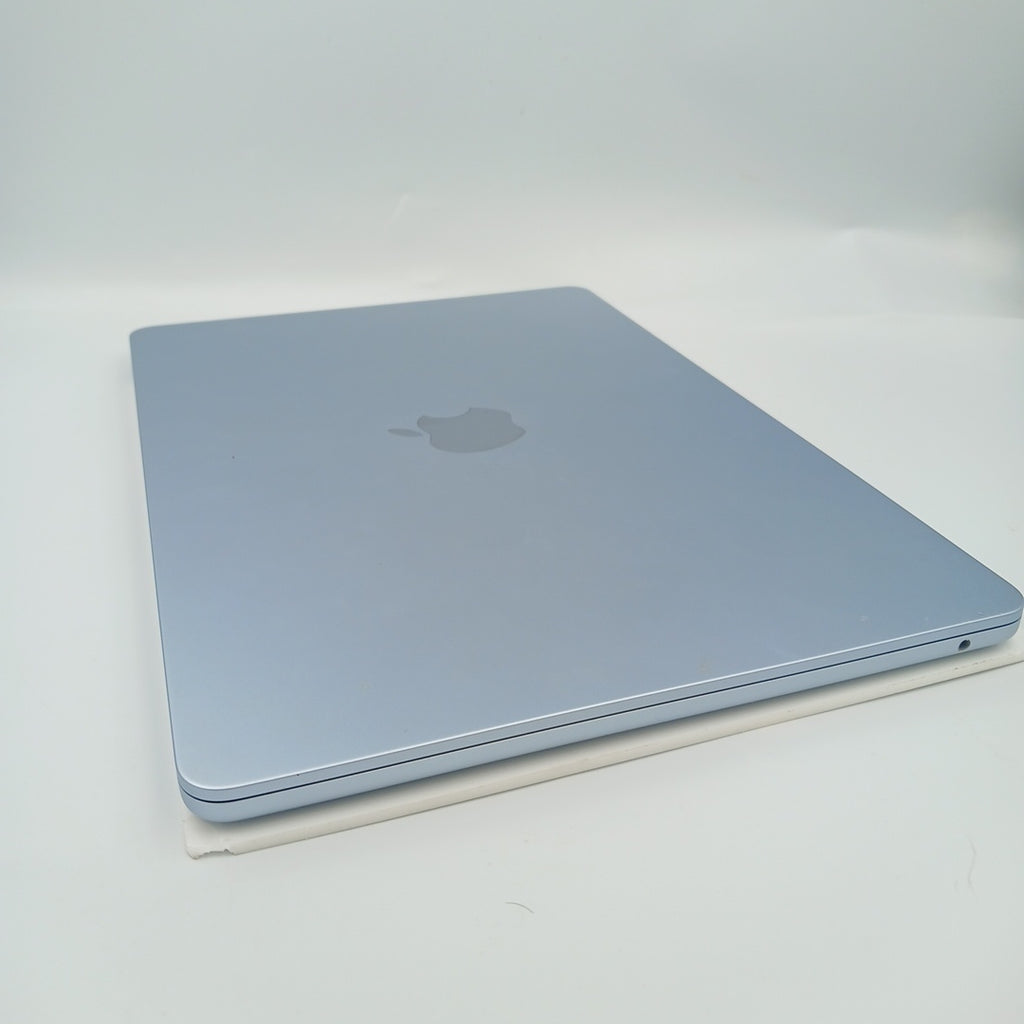 LAPTOP APPLE MACBOOK AIR 13" A3240 (2025) 512 GB SSD 16 GB RAM (SEMINUEVO)