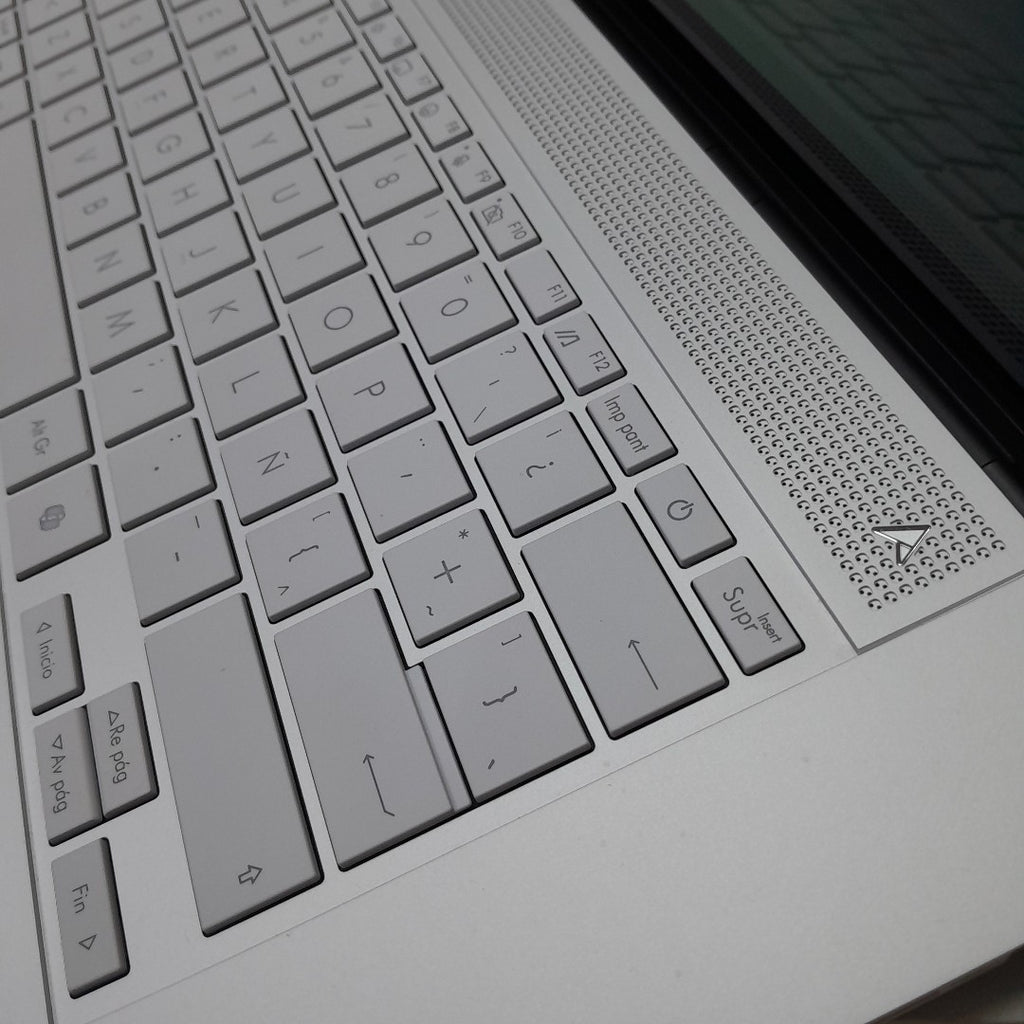 LAPTOP ASUS ZENBOOK S16 UM5606WA-RJ130W (2025) 1 TB SSD 32 GB RAM (SEMINUEVO)