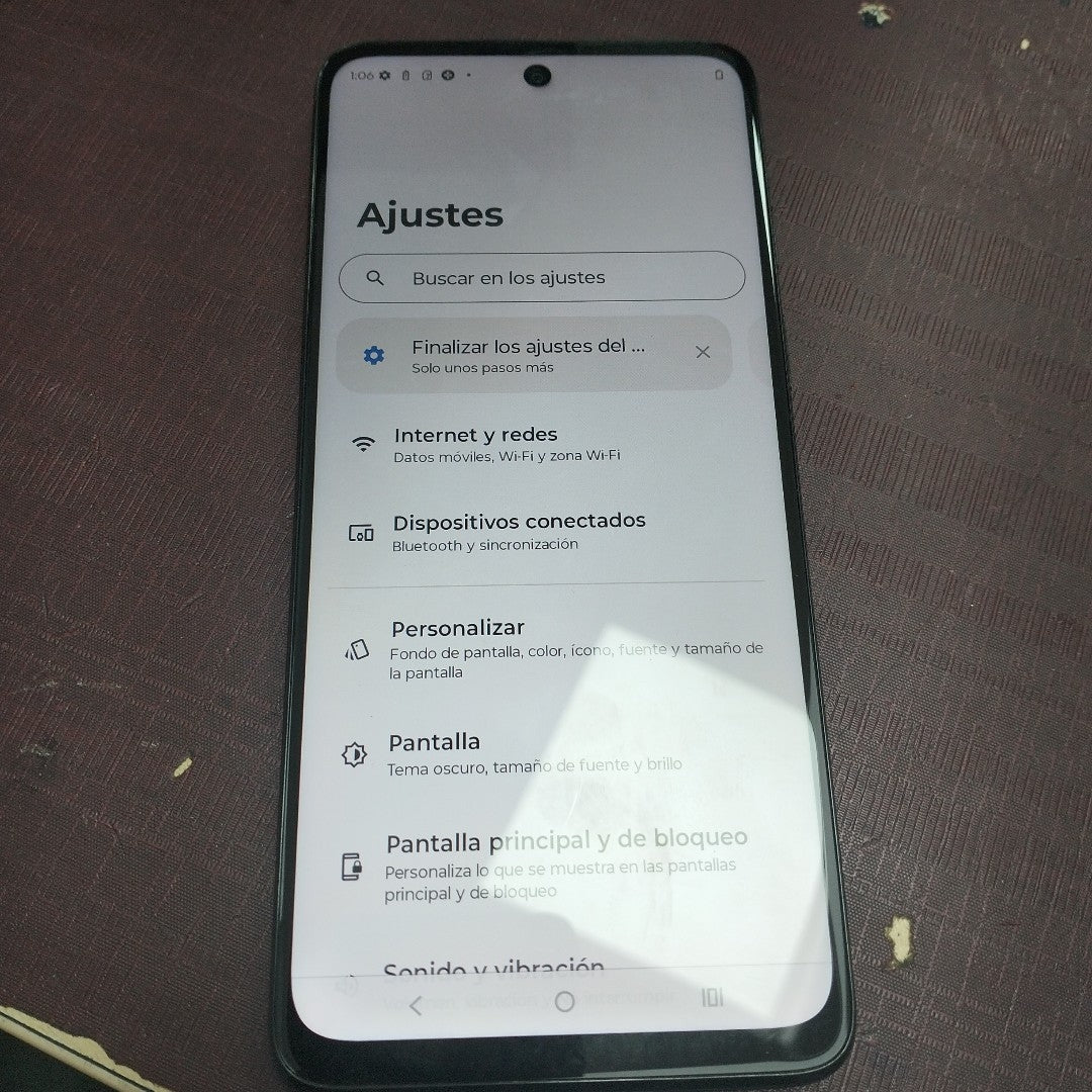 CELULAR MOTOROLA MOTO G24 XT2423-1 (2024) 256 GB 4 GB RAM (SEMINUEVO)