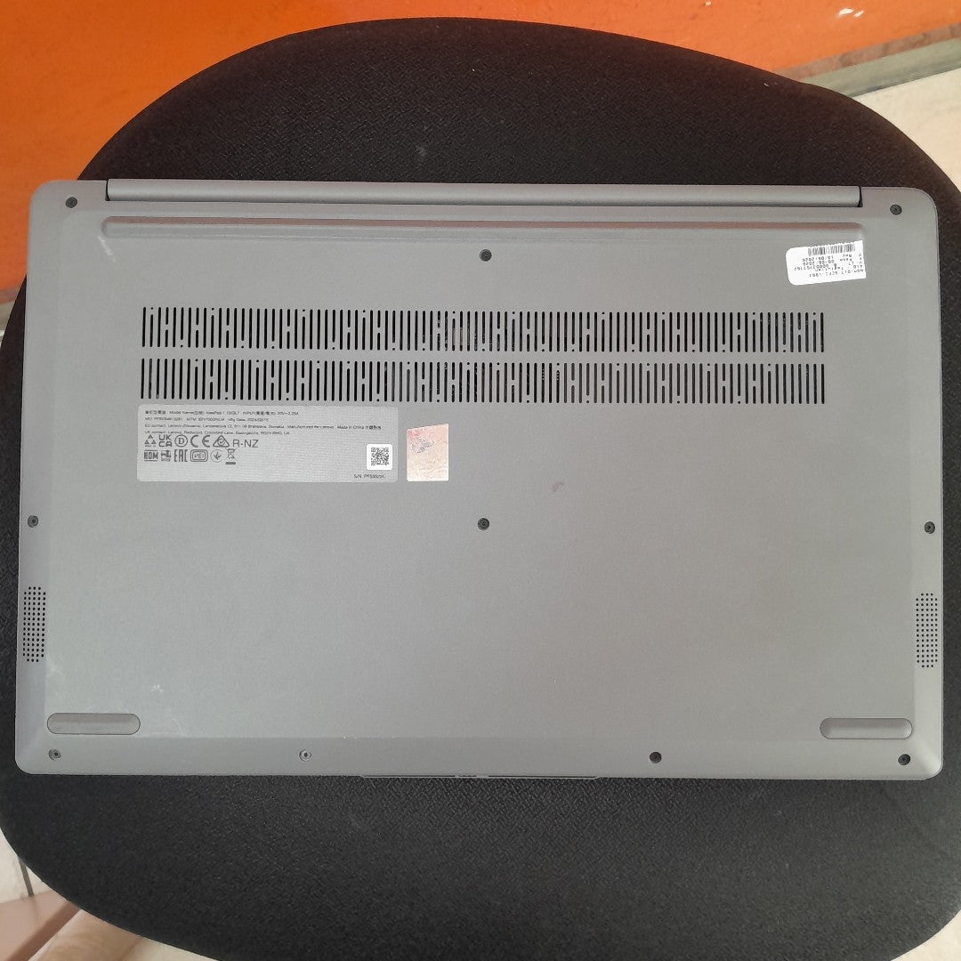 LAPTOP LENOVO IDEAPAD 1 15IGL7 (2024) 256 GB SSD 8 GB RAM (SEMINUEVO)