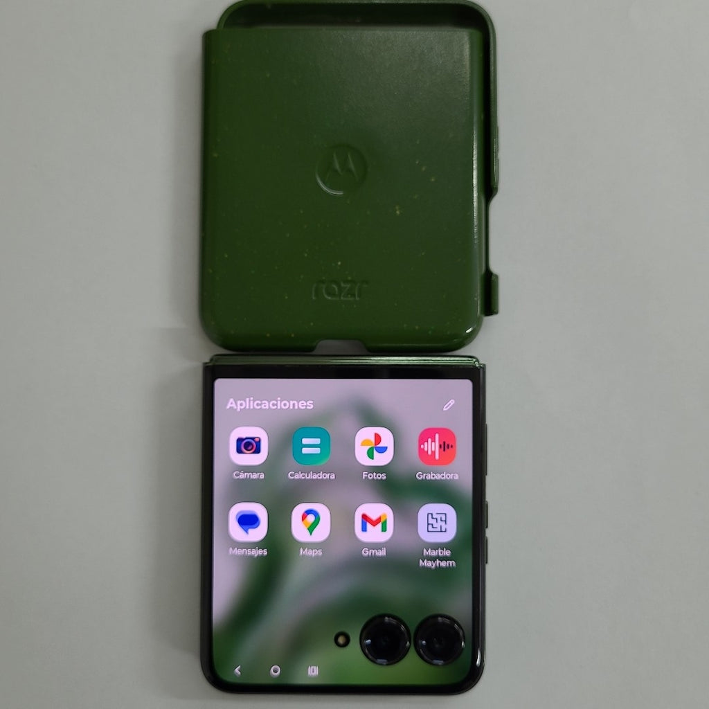 CELULAR MOTOROLA RAZR 50 ULTRA XT2451-3 (2024) 512 GB 12 GB RAM (SEMINUEVO)