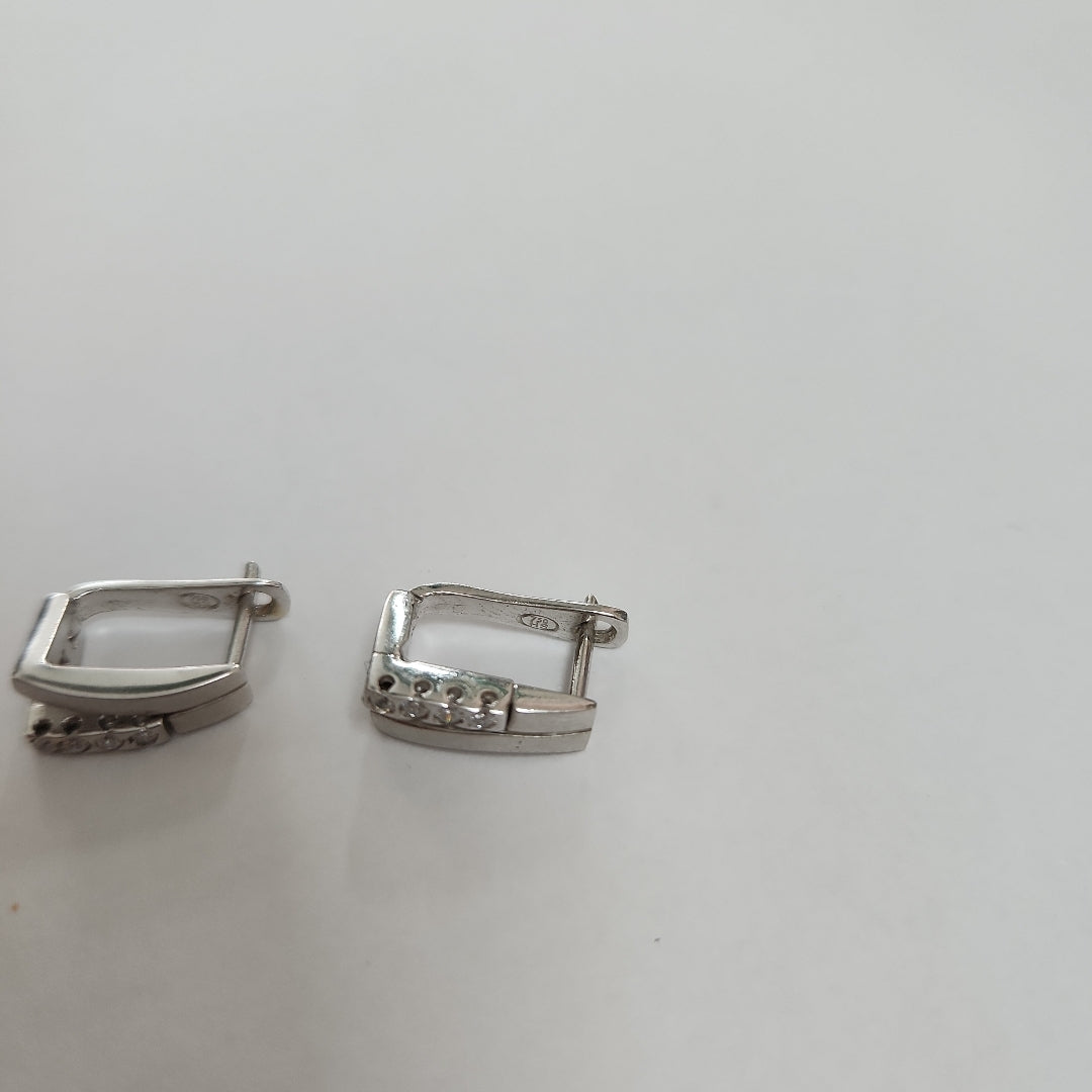 ARETES PAR ORO BLANCO 18 K 4,80 GRMS (SEMINUEVO)