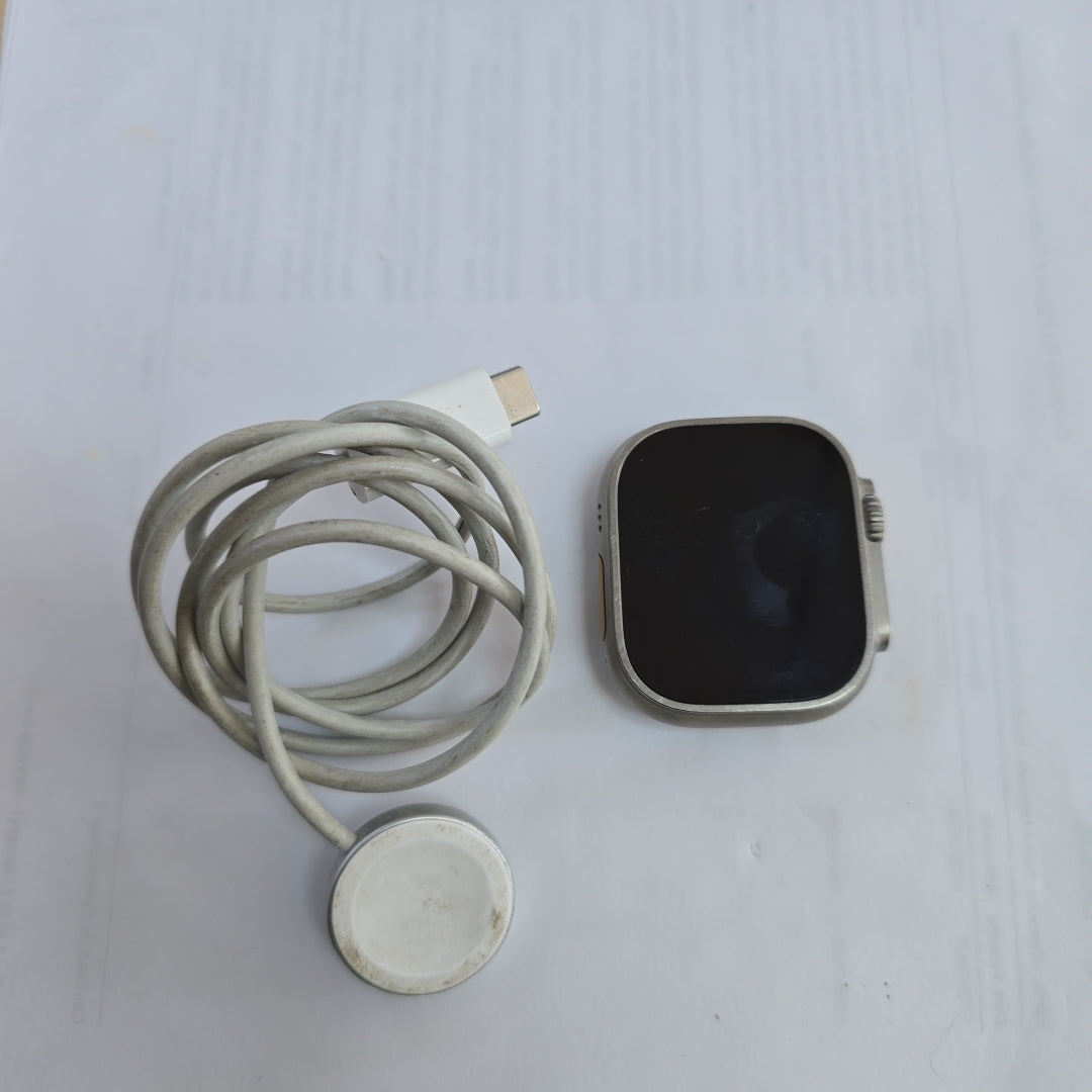 SMARTWATCH APPLE ULTRA TITANIO A2622 49 MM GPS + CELULAR (SEMINUEVO)