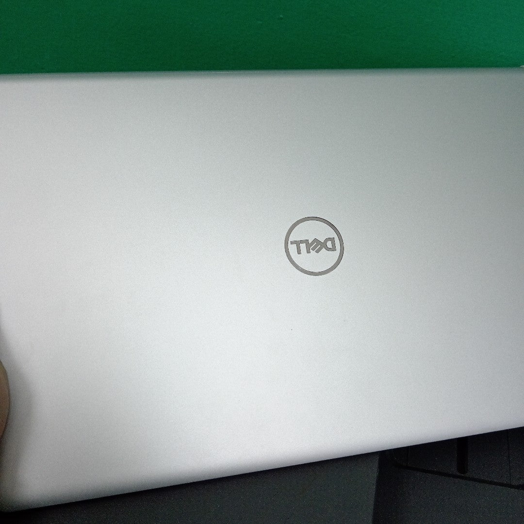 LAPTOP DELL INSPIRON 15 3520 (2024) 512 GB SSD 16 GB RAM (SEMINUEVO)