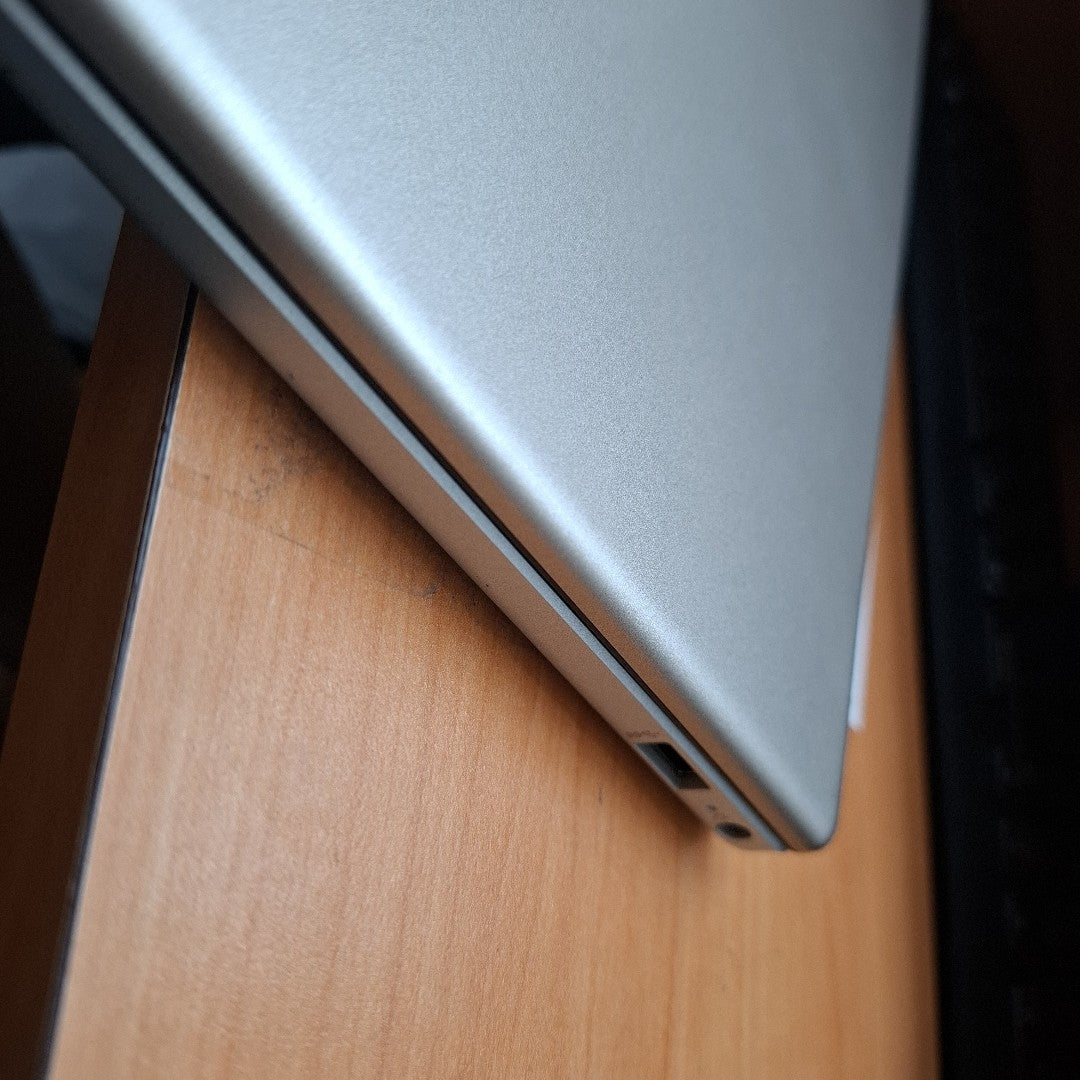 LAPTOP HP 15-FD0236LA (2025) 512 GB SSD 8 GB RAM (SEMINUEVO)