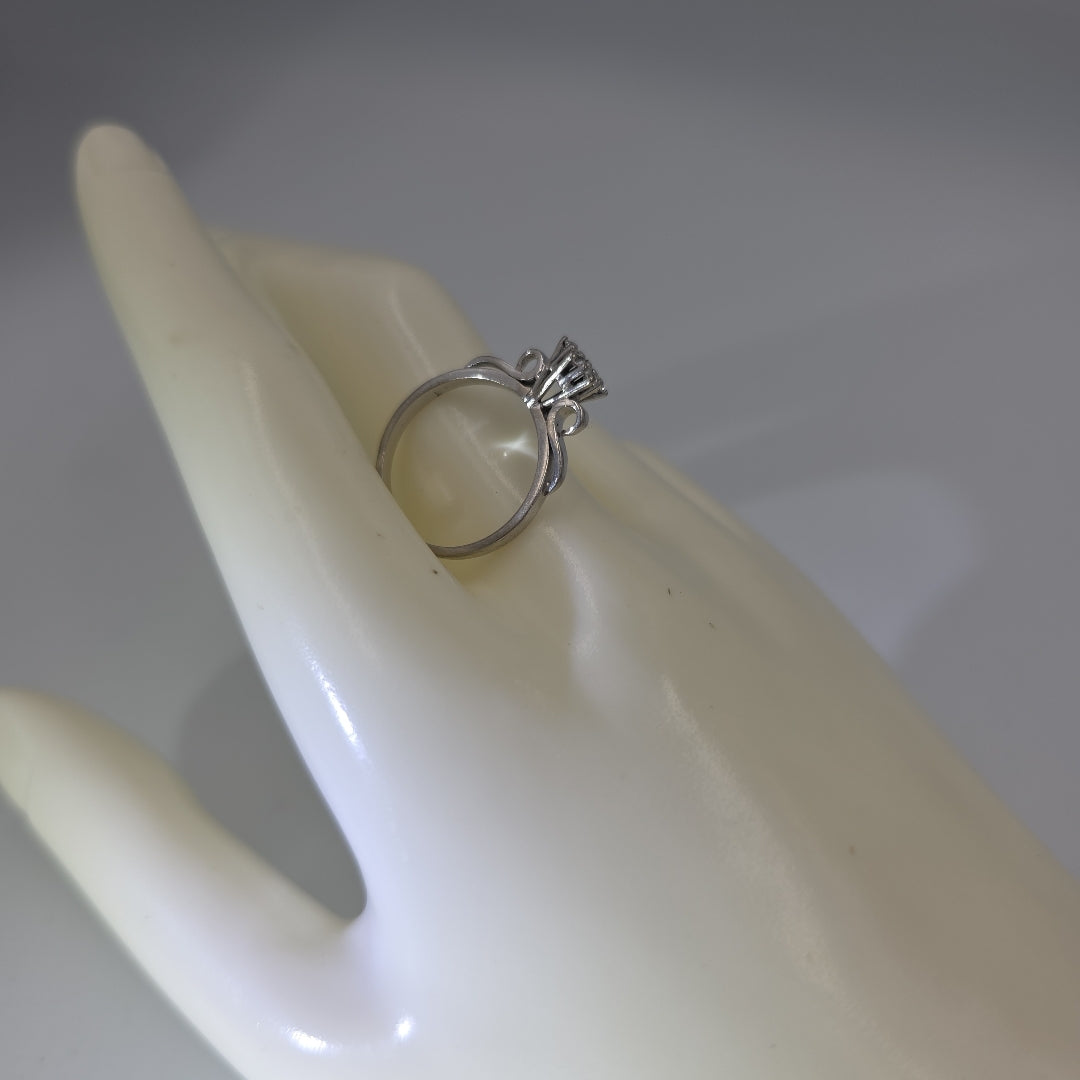 SOLITARIO ORO BLANCO 14 K 3.1 GRMS (SEMINUEVO)
