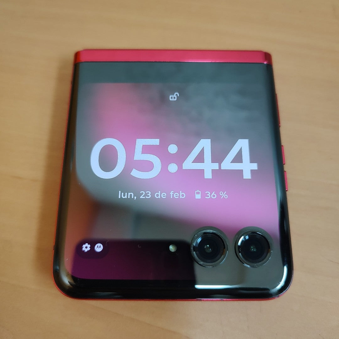 CELULAR MOTOROLA RAZR 40 ULTRA XT2321-1 (2023) 512 GB 12 GB RAM (SEMINUEVO)
