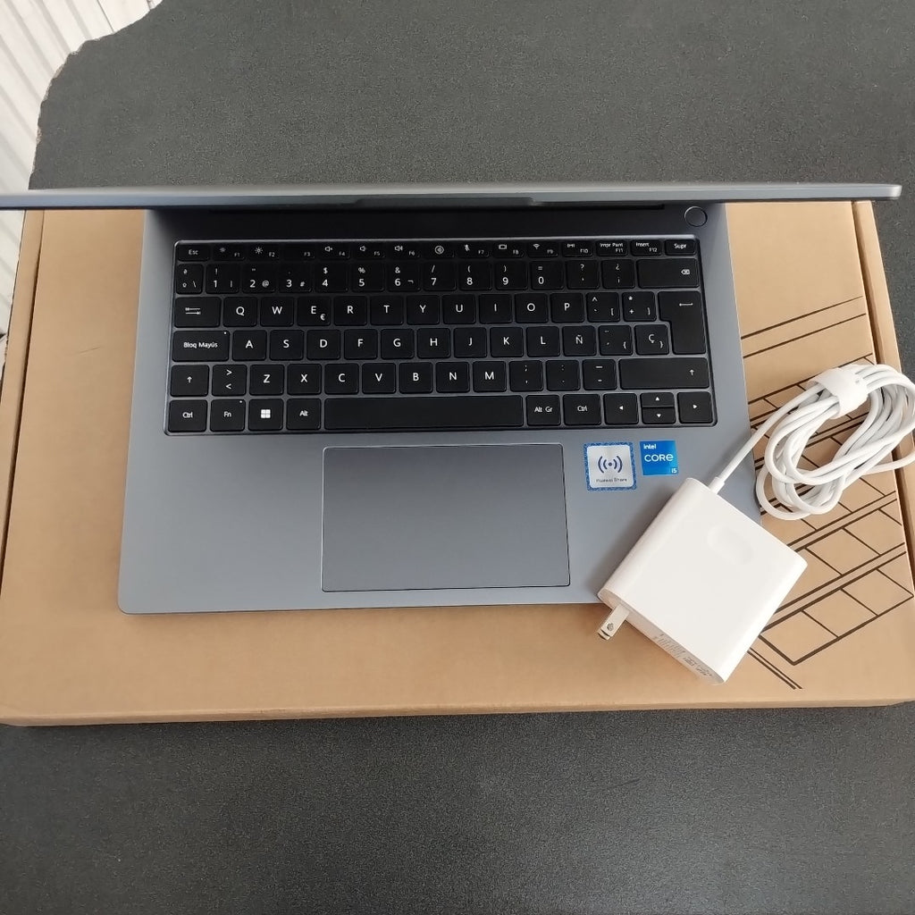 LAPTOP HUAWEI MATEBOOK D14 MDF-X (2024) 512 GB SSD 16 GB RAM (SEMINUEVO)